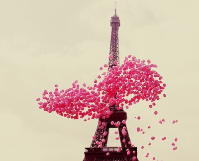 你说你爱巴黎。
