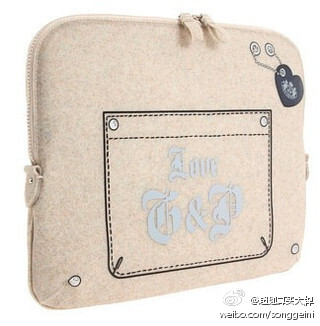 Juicy Couture Jelly Laptop Case 电脑包~设计既清新明艳又别具女人味的感觉~http://t.cn/z0kMq67