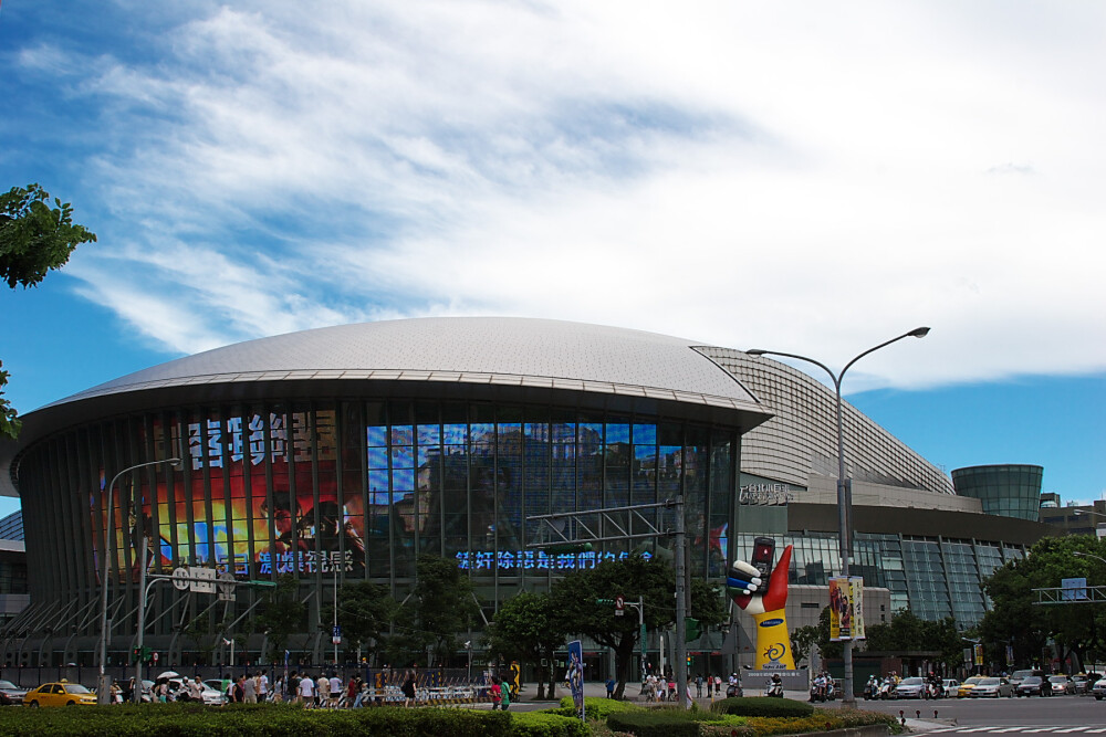 台北小巨蛋（Taipei Arena）：台湾台北市南京东路及敦化北路口；容納人數：11,000人