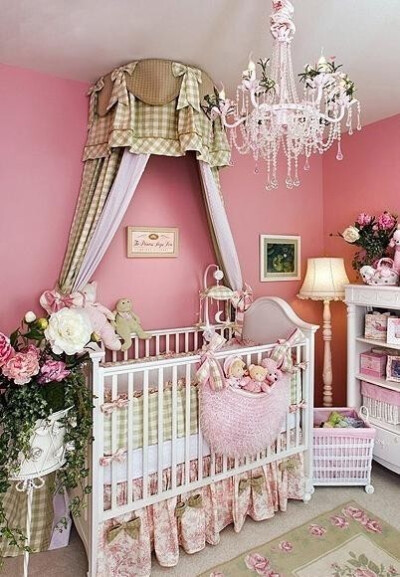 粉色系的婴儿房