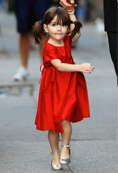 小红裙~ ——苏瑞·克鲁斯（Suri Cruise ）