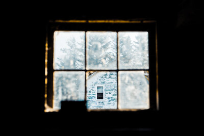 By CarlaDyck-题目：Window on old farmstead...