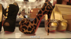 豹纹小红底好美啊！！~