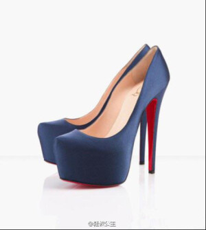 Christian Louboutin宝蓝色、细跟~你驾驭得了吗？