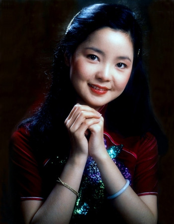 邓丽君.或許她的年代與旗袍還有些代購.但是不得不說她穿起旗袍又是另一種中國美.