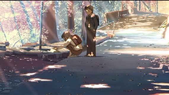 新海诚：总是能捕捉到人们内心深处最为脆弱的地方，无论是时间、空间、还是速度上的差距，其实都是人们心灵的距离，人们每天交往着，都是希望和某个喜欢或爱着的人心灵上的靠近，哪怕只是一厘米。