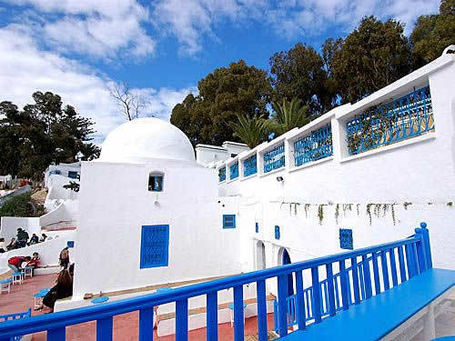  突尼斯蓝白小镇。随处可见的蓝色和白色，明亮而干净。