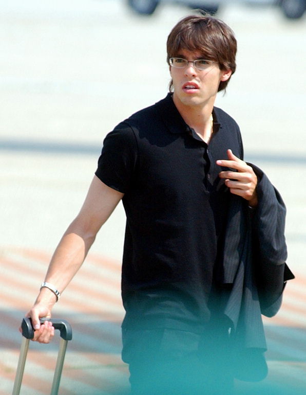 无论你对现在的卡卡有多大的质疑卡卡作为一个球员一个男人都是成功的