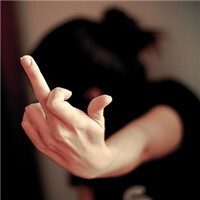 难过了，戴上耳机，漫步街头、难过了，吃自己喜欢的东西。难过了，静静的蹲下来抱着自己，让眼泪尽情的洒落难过了，拿着镜子看看此刻的自己，让真实浮现眼前