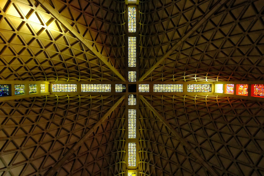 Cath. Sainte-Marie - interieurInside San Francisco's St Mary Cathedral