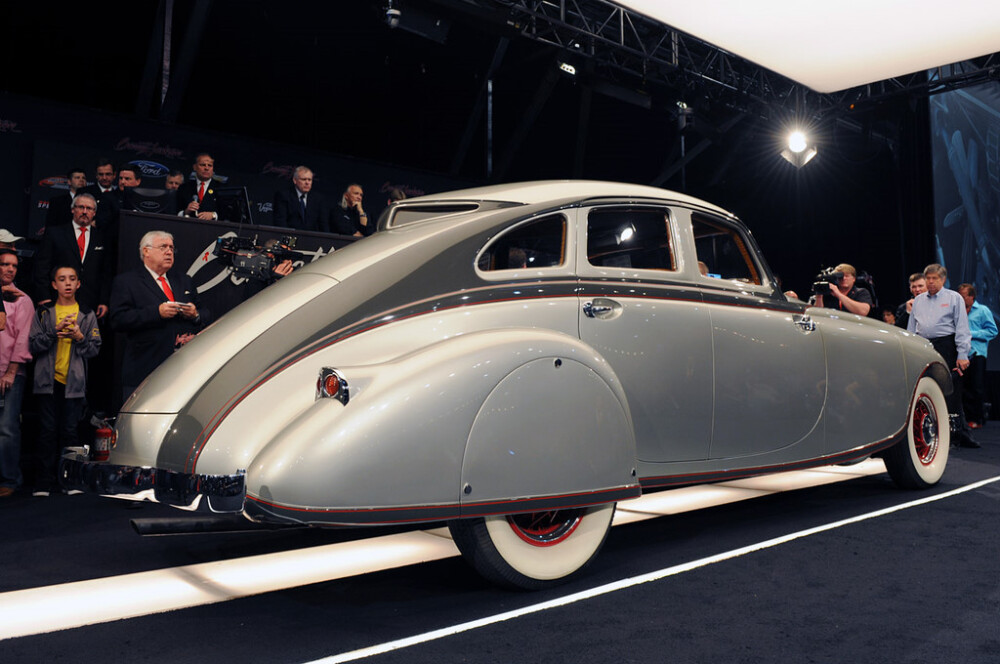 【聚焦2012 Barrett-Jackson 收藏车拍卖会】1933年Pierce-Arrow 银箭——成交价：220万美元