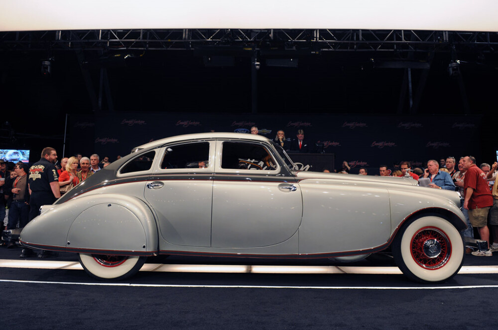 【聚焦2012 Barrett-Jackson 收藏车拍卖会】1933年Pierce-Arrow 银箭——成交价：220万美元