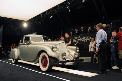 【聚焦2012 Barrett-Jackson 收藏车拍卖会】1933年Pierce-Arrow 银箭——成交价：220万美元