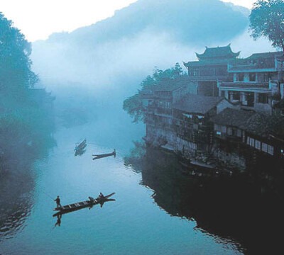  凤凰。湘西风光无限好。