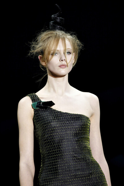 Spring 2012 Haute Couture---Armani Privé