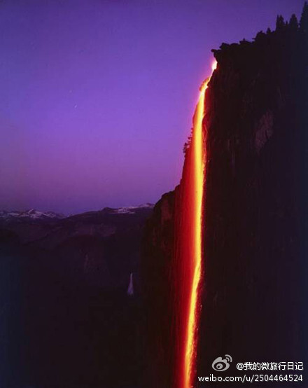 马尾瀑布（Horsetail Falls） 位于约塞米蒂国家公园（Yosemite Park）内，每年只有二月份的几天，当太阳与瀑布达到一定的角度是就会出现这种奇观，犹如瀑布着火一般~~