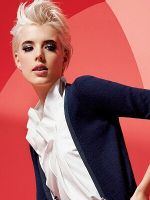  她是Agynes Deyn