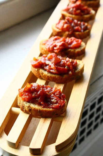 Roasted Tomato and Garlic Crostini