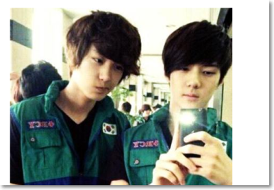 EXO-K 的SE HUN 白白净净~左边是帅到不能再帅的灿烈~