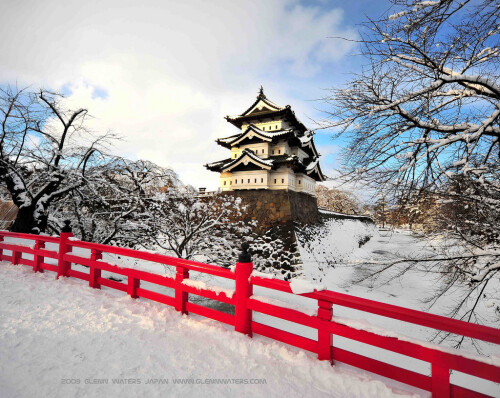  青森縣弘前城*春觀夜櫻 夏望繁星 秋賞滿月 冬會初雪