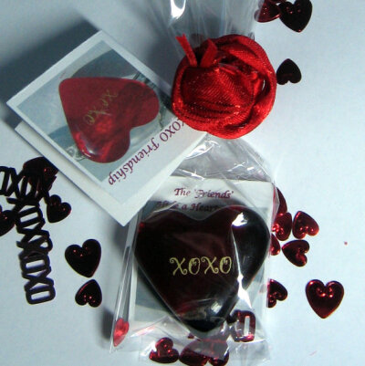 Best Friends Valentine Roses and XOXO Red Glass Heart