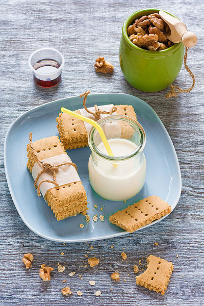 牛奶+粗粮 下午茶