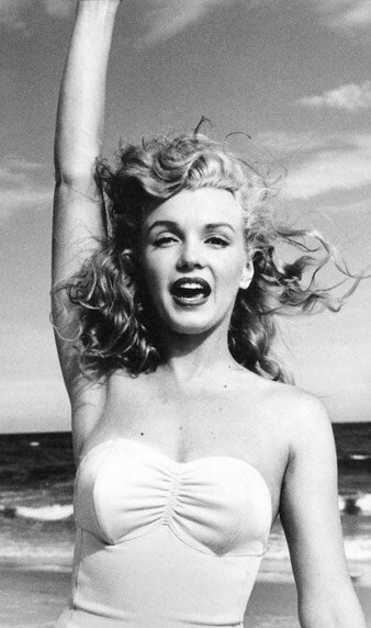Marilyn Monroe photographed by Andre De Dienes, 1949.