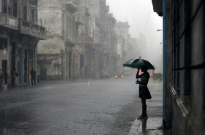 【雨景】梨花一支春带雨。