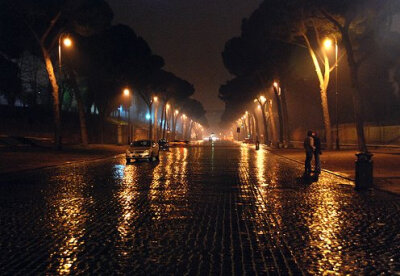 【雨景】雨夜。