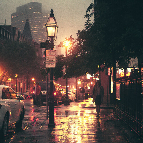 【雨景】雨夜。