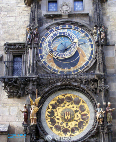 位于布拉格市中心著名的占星时钟，美丽中透着神秘！