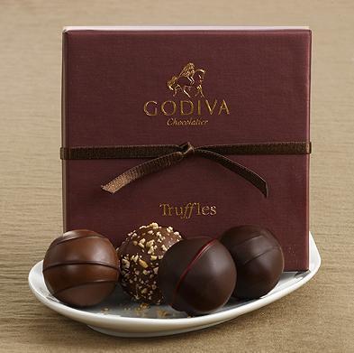 Godiva 高迪瓦松露巧克力球，有牛奶松露巧克力，黑松露巧克力，榛子松露巧克力，还有双层的紫莓松露巧克力哦