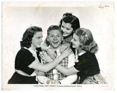 #RENPIN#Mickey Rooney with 3 of his 37 wives