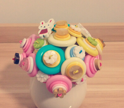 手工DIY的纽扣花器、手捧花，糖果色 ，装满可爱和童趣