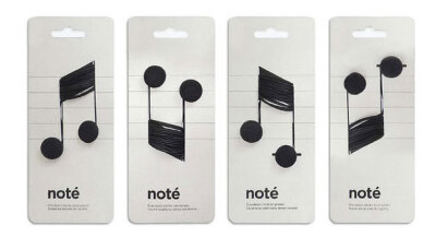 超有新意的 note 耳机包装，耳机线本是包装相当多余的部分，这个包装却巧妙借用耳机线与耳塞绕成音乐符号，其功能一目了然。