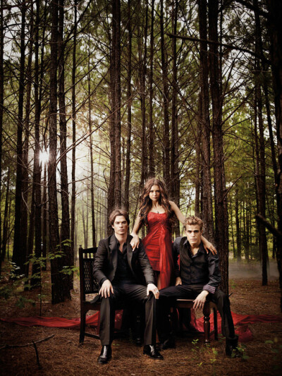 以森林为背景，更添神秘感~