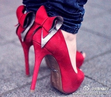 CL同款后跟立体蝴蝶结高跟鞋，做婚鞋蛮不错的说~