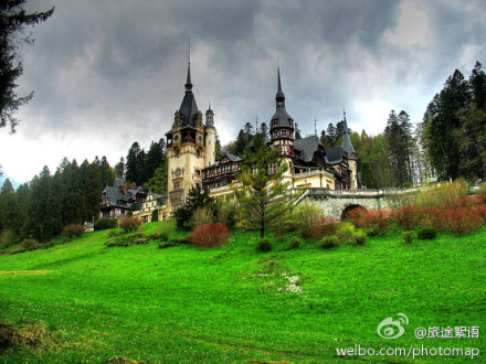 罗马尼亚 Peles Castle 世界15座最壮观的城堡第六位 罗马尼亚 传说中吸血鬼的发源地~吸血伯爵是不是在里面呢？~