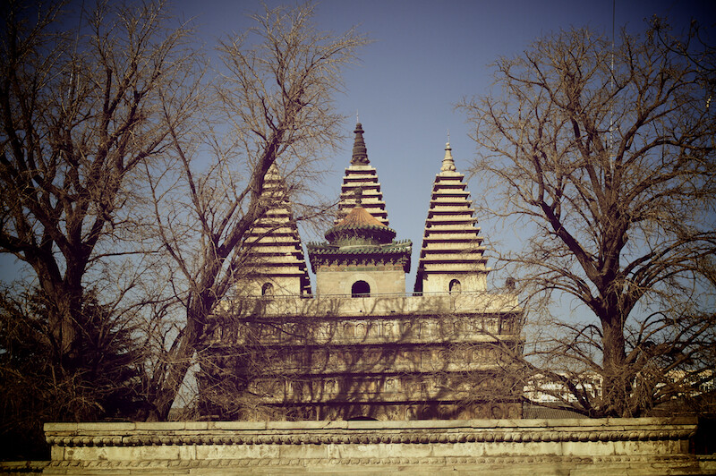 五塔寺，为真觉寺原称，始建于明永乐中(1403-424)，毁于清末，现仅存金刚宝座塔。