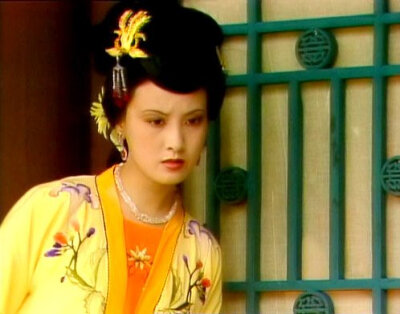  王熙凤偷听赵姨娘和马道婆谈话那一节。