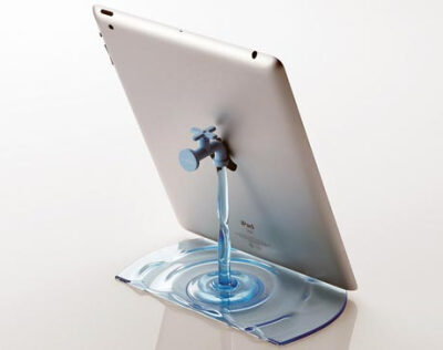 日本nendo设计事务所为elecom公司设计的第五个系列产品“jaguchi”（“faucet”或“tap”）是一款专为智能手机和平板电脑设计的支架。这个设计是用聚碳酸酯塑料和ABS水龙头部件制作的，在形式设计上，支架模仿了旧式…