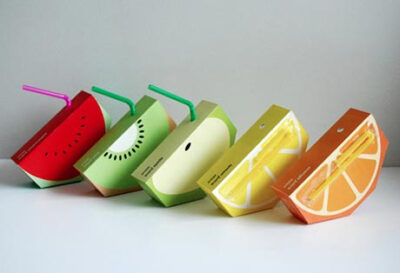 以水果为主题的果汁包装设计，很棒吧，但是看到这样水果形式的包装设计，就会吸引了用户的注意力吧。