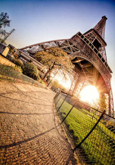 {帥氣戈戈}我的鐵塔夢~~埃菲尔铁塔（法语：La Tour Eiffel）~~~~