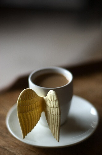 带翅膀的咖啡杯