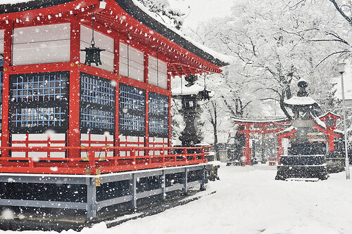 雪中の神社