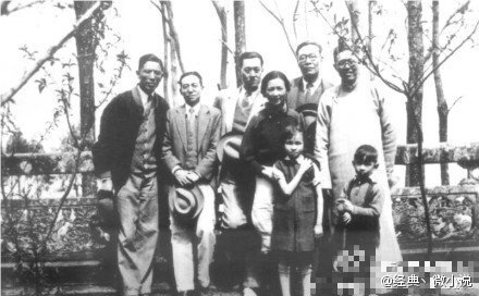 1931年，梁思成考察归来，林徽因告诉他，她很痛苦的爱上了两个男人，一个是自己的丈夫，一个是隔壁邻居金岳霖。梁说：“你是自由的，如果你选择老金，我祝愿你们永远幸福。”后来林将这些话转述给金，金岳霖回答，“看来思成是真正爱你的，我不能伤害一个真正爱你的人，我应该退出。”