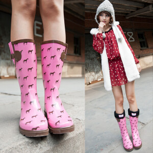 码数很全的小马雨靴，内衬也是棉布的~好想入一双~