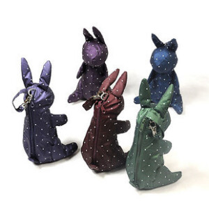 兔子包包的雨伞，不知道伞伞质量如何，但是这个包包真的好萌啊~天天带伞也没关系了吧~笑~