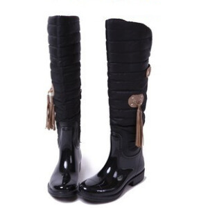 雨靴+雪地靴+马靴！这么帅气的单品你见过嘛？！趁天气还没变热考虑下吧~！