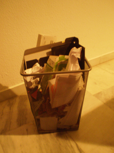 wastepaper basket 废纸篓